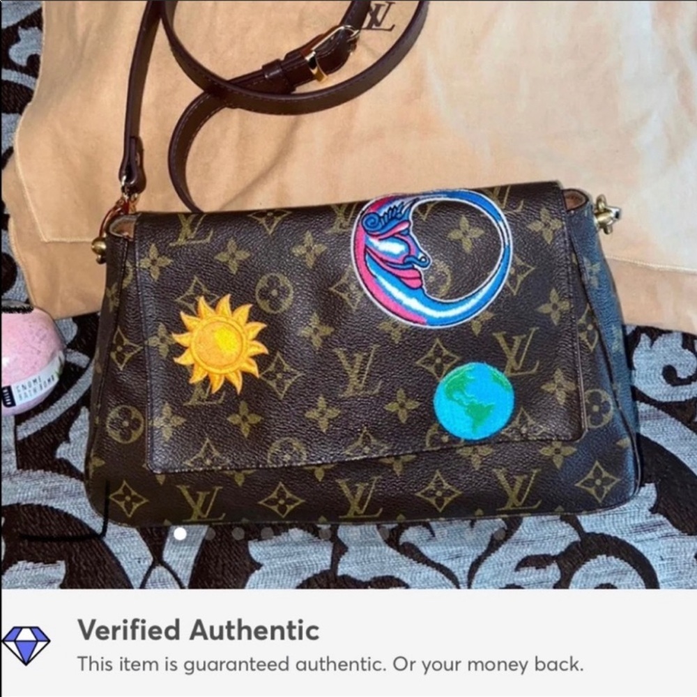 Louis V Patches” vintage bag Monday sale 🔥🔥🔥🔥🔥